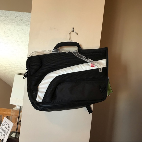 Ful Powerbag Black Messenger Laptop Bag New with Tags - Picture 2 of 13